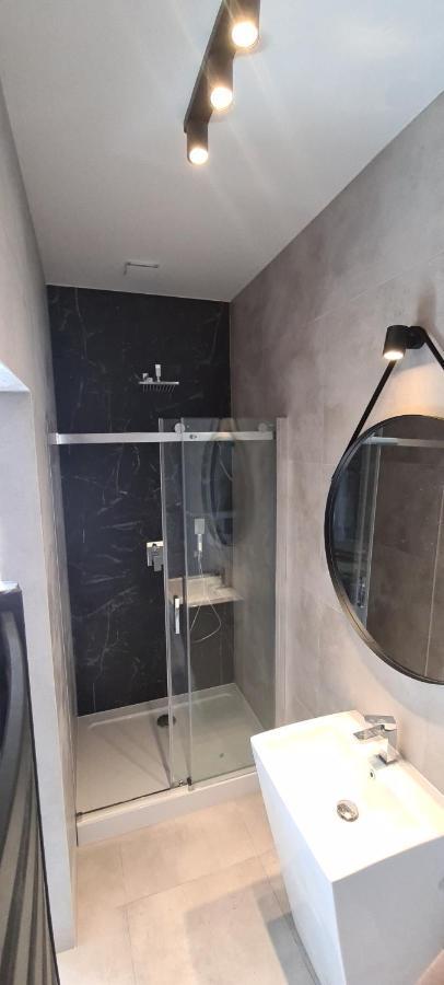 Apartsuites I Sorau Zary  Exterior photo A shower enclosure