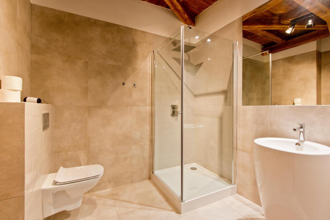 Apartsuites I Sorau Zary  Exterior photo A shower enclosure