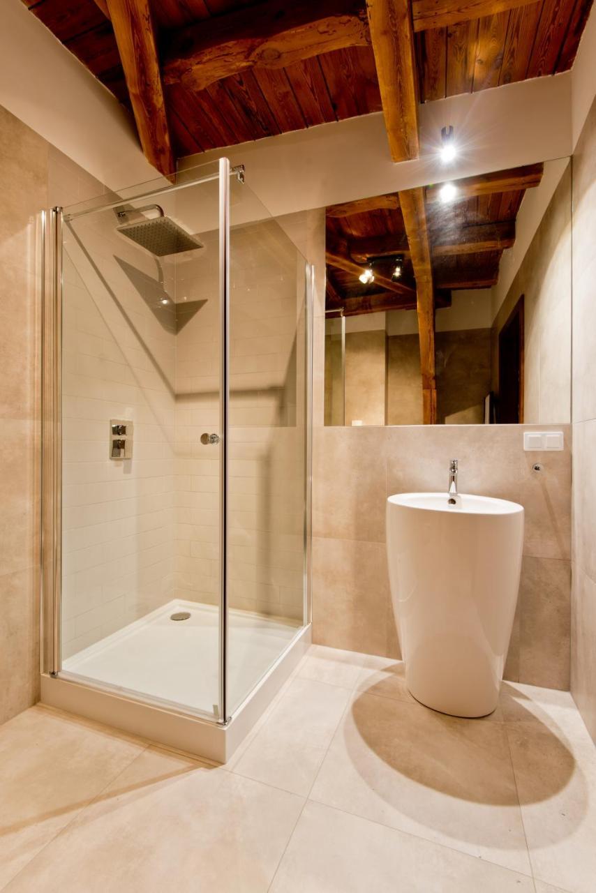 Apartsuites I Sorau Zary  Exterior photo A shower enclosure