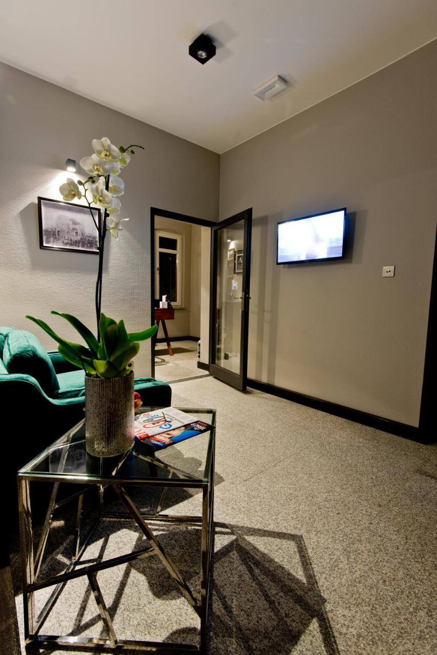 Apartsuites I Sorau Zary  Exterior photo The waiting room at a dental practice