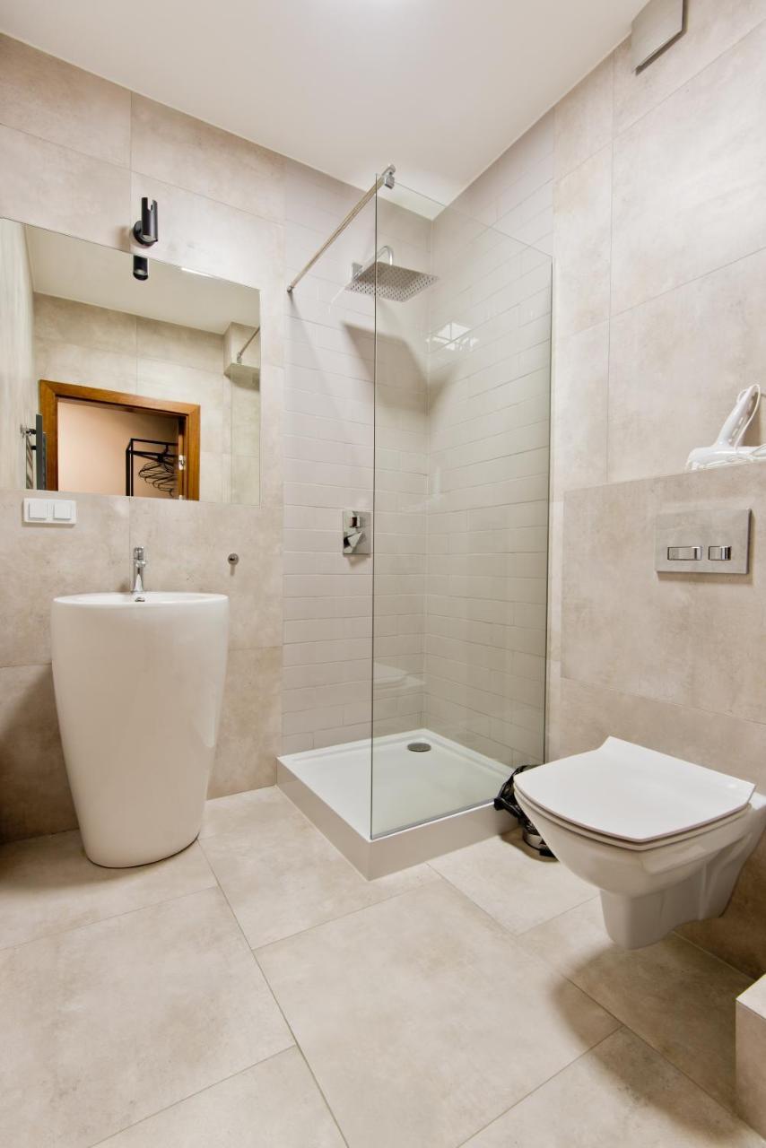 Apartsuites I Sorau Zary  Exterior photo A shower cubicle